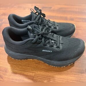 Brooks Women's Black Athletic Shoes